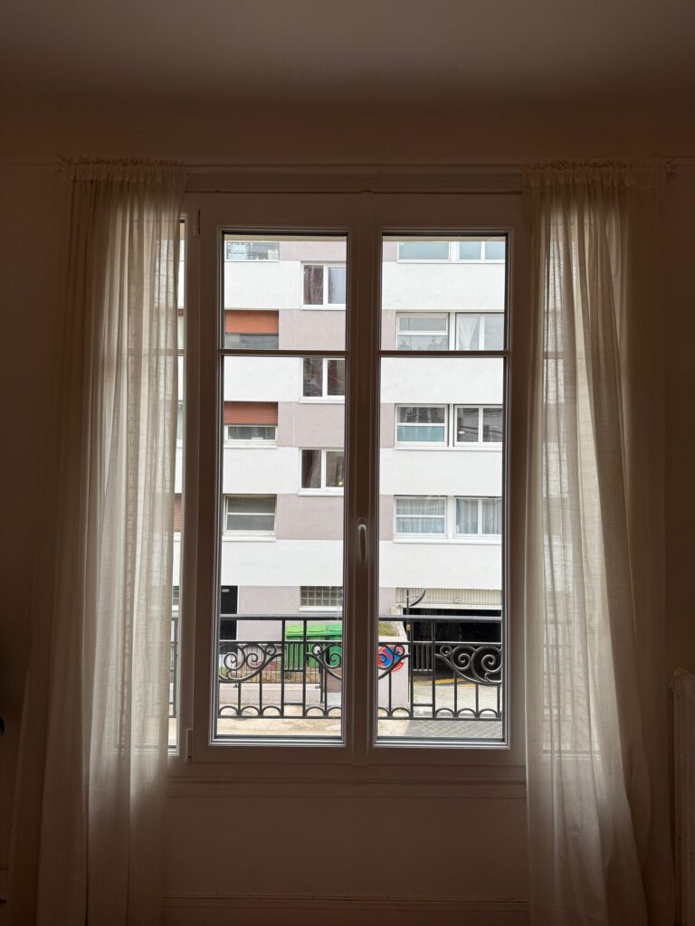Fenêtre deux vantaux en rénovation, appartement parisien — Fenêtres bois à Paris 16e